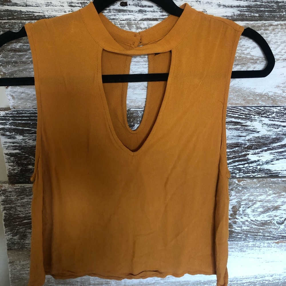 Kendall & Kylie Keyhole Crop Tank